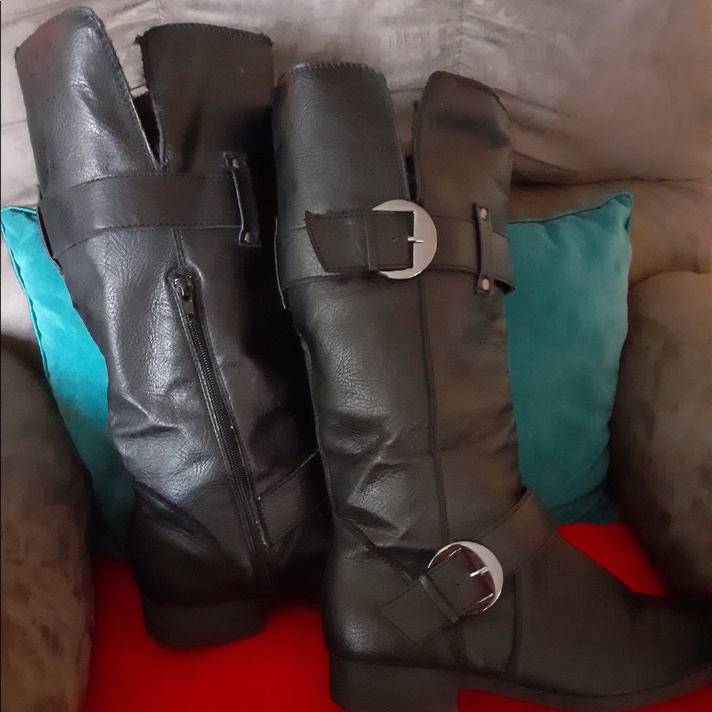Boots - Picture 3 of 14